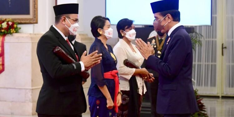 Presiden Anugerahkan Gelar Pahlawan Nasional kepada Empat Tokoh dan Tanda Kehormatan kepada Para Nakes Yang Gugur.