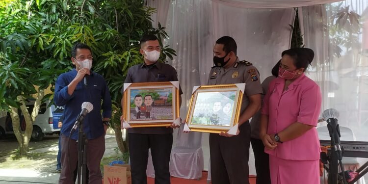 Perpisahan, Kompol Pardamean Hutahaean.SH.SIK.MH, Terharu Dapat Karikatur Dari BMMC.