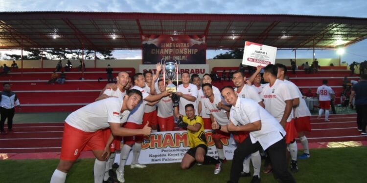 Pertandingan Final Turnamen Sepakbola Kapolda Kepri Legend Cup U35 Plus.
