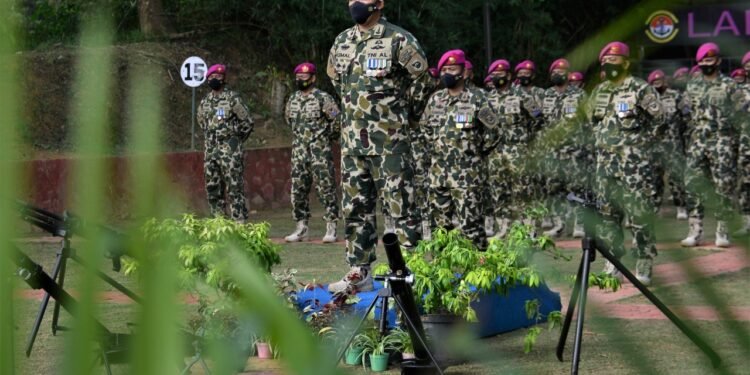 Prajurit Petarung Yormanhanla lV Ikuti Upacara HUT Ke-76 Korps Marinir.
