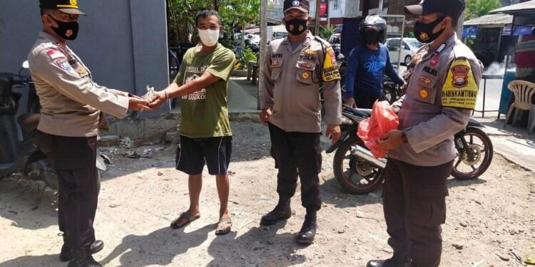 Polres Bintan Terus Beri Bantuan Sosial Dan Buka Dapur Umum Untuk Masyarakat Lansia Dan Masyarakat Kurang Mampu.