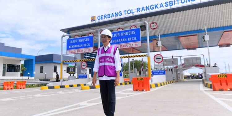 Presiden Jokowi Resmikan Tol Serang-Panimbang Seksi I Ruas Serang-Rangkasbitung.
