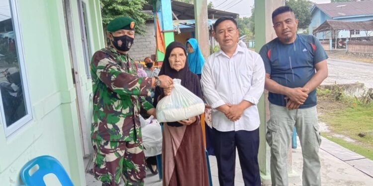 Tim Vaksinasi Mobil Gurindam 12 Korem 033/WP Kodim 0317/TBK Gelar Vaksinasi Door To Door.