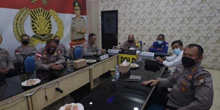 Wakapolda Kepri Ikuti Video Conference Perjanjian Kerjasama Polri Dan Persatuan Sepak Bola Seluruh Indonesia.