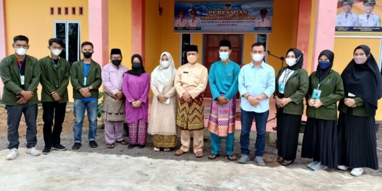 Hadiri Giat Peresmian Air Bersih Desa Marok Kecil, Ini Pemaparan Mahasiswa KKM STEI Syari’ah Bengkalis.