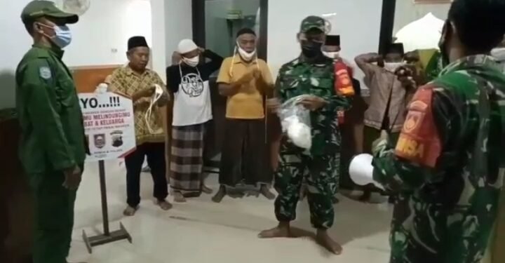 Babinsa Ingatkan Para Jamaah Agar Tidak Terlena.