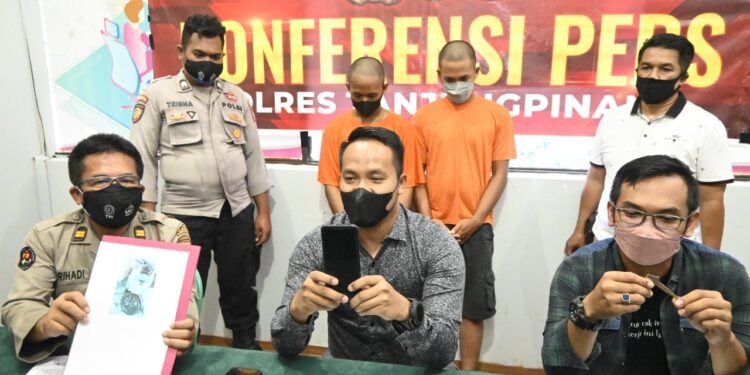 Polres Tanjungpinang Gelar Konferensi Pers Tindak Pidana Pencurian Dengan Pemberatan.