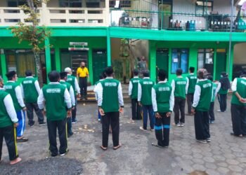 Tingkatkan Disiplin Kader NU, Babinsa Selorejo Latih PPB.