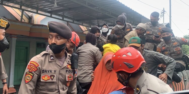 Polri Gelar Operasi Kemanusiaan Aman Nusa II Tanggulangi Erupsi Gunung Semeru.