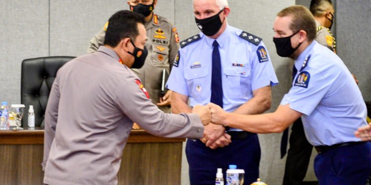 Polri dan Polisi Selandia Baru Tandatangani Kerjasama Pencegahan dan Pemberantasan Kejahatan Transnasional.