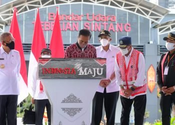 Presiden Jokowi Resmikan Bandara Tebelian di Sintang.
