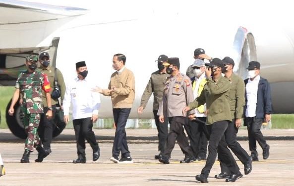 Pangdam XII/Tpr Sambut Kedatangan Presiden.