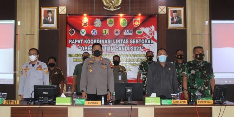 Dandim Sragen bersama Forkopimda Kabupaten Sragen Hadiri Rakor Lintas Sektoral Operasi Lilin Candi 2021.