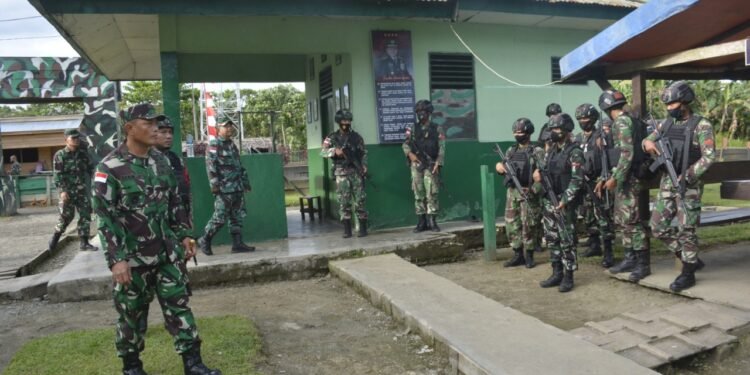 Danrem 172/Pwy Menyempatkan Kunjungi Pos Satgas Pamtas RI-PNG Yonif 711/Rks.