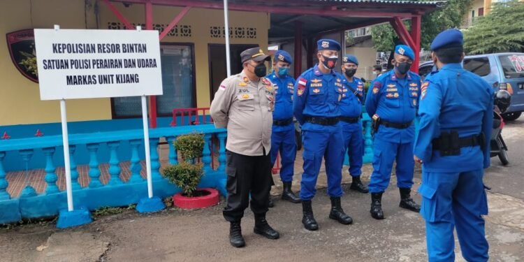 SatPol Air Polres Bintan Sambangi Dan Berikan Bantuan Kepada Warga Korban Bencana Alam.