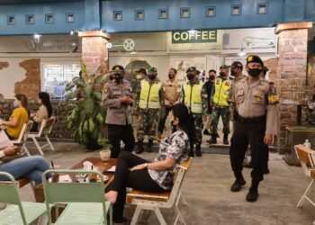 Kodim 0808/Blitar, Laksanakan Operasi Yustisi PPKM Secara Humanis.