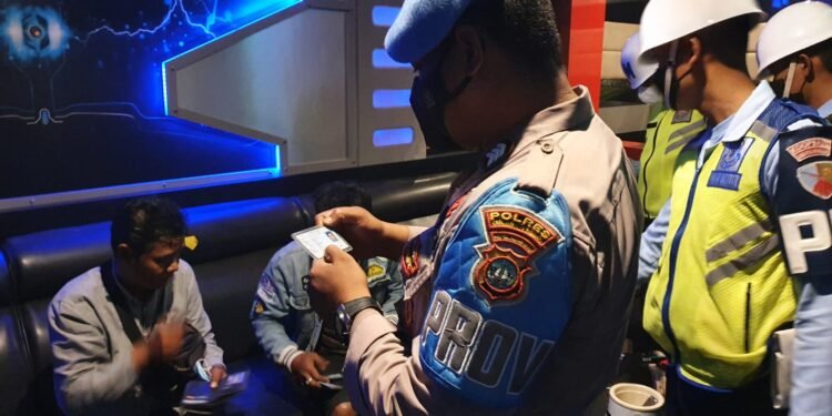 Bersama Intansi Terkait, Propam Polres Tanjungpinang Gelar OPS Gaktibplin Di Tempat Hiburan Malam.