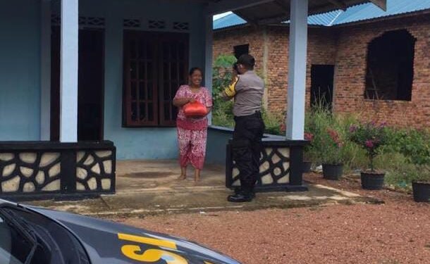 Polsek Teluk Bintan Polres Bintan Buka Dapur Umum Dan Dibagikan Kepada Masyarakat.