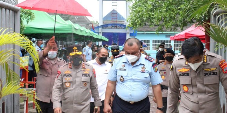 Kapoldasu Didampingi Karutan I Medan Tinjau Vaksinasi Ribuan Warga Binaan.