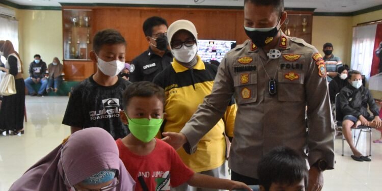 Ratusan Anak Antusias Ikuti Vaksinasi Di Polres Tanjungpinang.