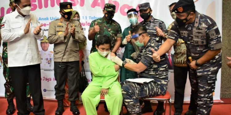 Danlantamal IV Hadiri Acara Launching Vaksinasi Usia -11 Tahun.