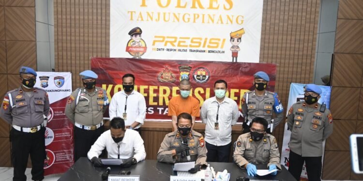 Kapolres Tanjungpinang Pimpin Konfrensi Pers Tindak Pidana Pencabulan Terhadap Anak Dibawah Umur.