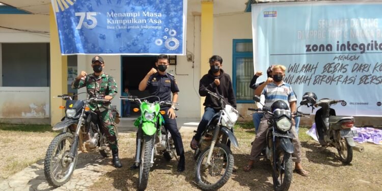 Antisipasi Nataru, Satgas Yonif 144/JY Bersinergi Patroli Gabungan Bersama Beacukai Dan SGI Di Perbatasan.