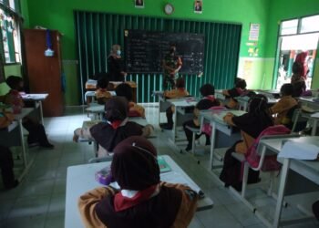 Babinsa Berharap, Kegiatan PTM Di Sekolah Tetap Patuhi Prokes.