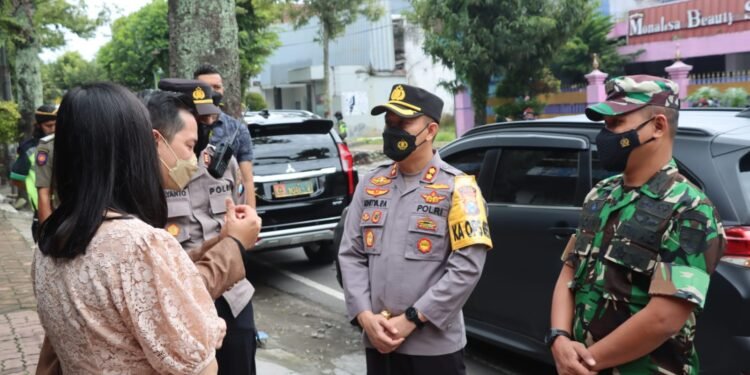 Dandim 0808 Bersama Kapolres Blitar, Pastikan Pelaksanaan Natal Di Wilayah Berjalan Aman.