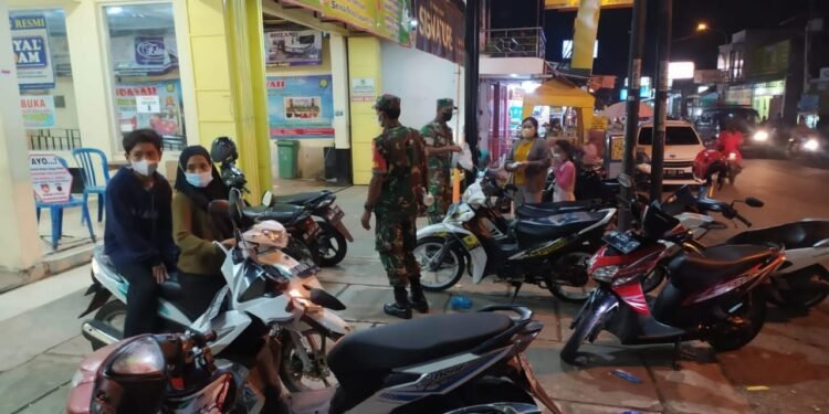 Patroli Terus Dilakukan Agar Warga Tetap Disiplin.