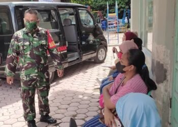 Tingkatkan Keakraban Dengan Warga Binaan, Babinsa Srengat Laksanakan Komsos.