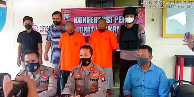 Gelar Konferensi Curanmor, Kapolsek Dabo Imbau Masyarakat Patuhi Prokes Dan Jaga Keamanan Kotak Amal.