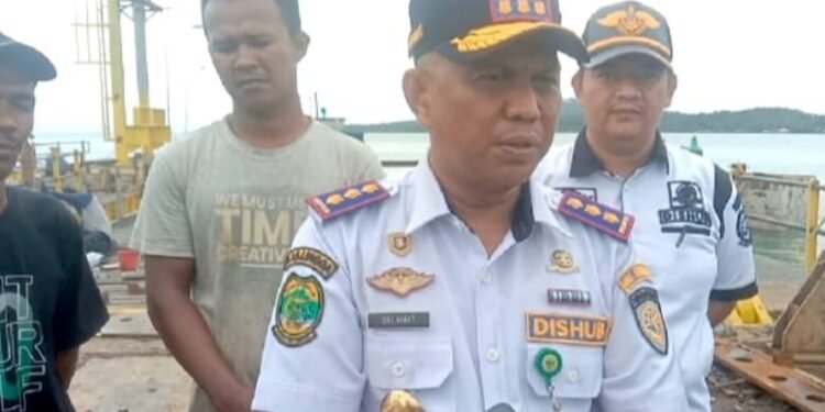 Dikonfirmasi Keterlambatan Pekerjaan Dermaga Roro, Ini Penjelasan Kadishub Lingga dan Mandor.
