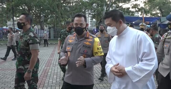 Tinjau Gereja Katedral, Kapolri Pastikan Beri Pelayanan Dan Pengamanan Optimal Di Perayaan Natal Dan Tahun Baru.