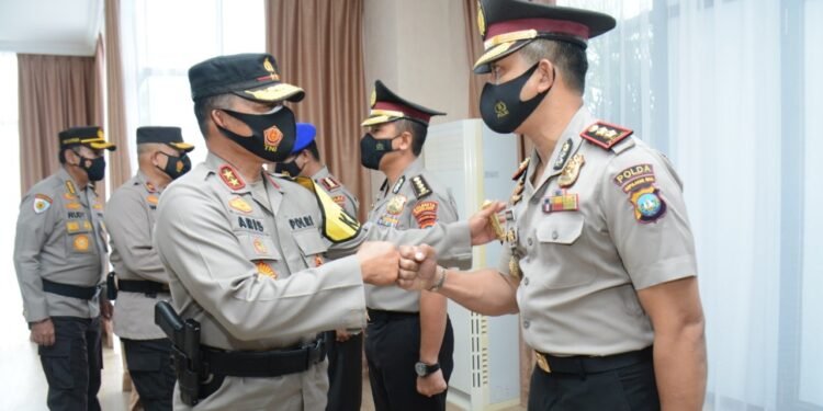 Kapolda Kepri Pimpin Upacara Kenaikan Pangkat 618 Personel Polda Kepri Dan Polres Jajaran Periode 1 Januari 2022.