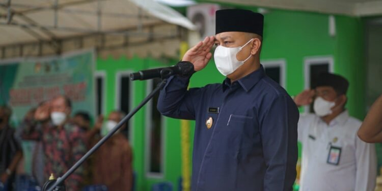 Jadi Pembina Upacara, Nizar Ucapkan Selamat Hari Amal Bhakti ke-76.