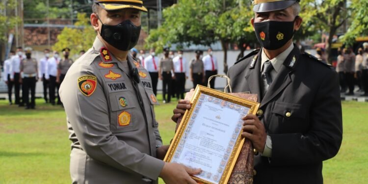 Polres Kendal Gelar Korp Raport Kenaikan Pangkat dan Beri Reward Personel Sat Reskrim Polres Kendal.