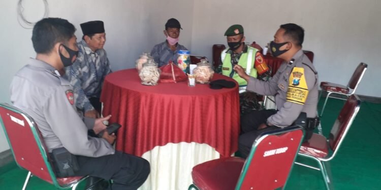 Babinsa Ponggok Laksanakan Komsos, Guna Tingkatkan Keakraban Dengan Warga Binaan.