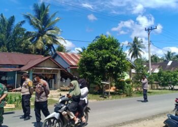 Polres Pasaman Barat Gandeng Kodim 0305/Pasaman Dalam Akselerasi Vaksinasi Melalui Kegiatan Pembatasan Di Jalan.