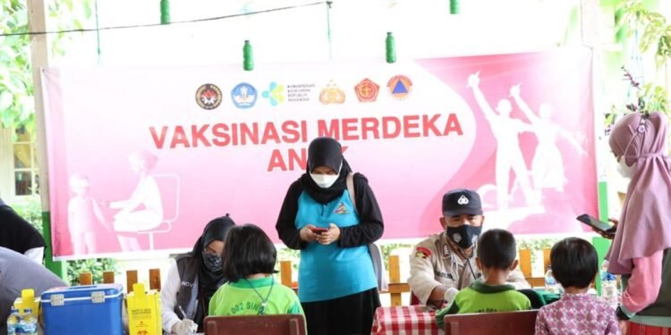Sukseskan Vaksinasi Merdeka, Polres Lingga Gelar Vaksinasi Terhadap Anak Usia 6 Sampai 11 Tahun.
