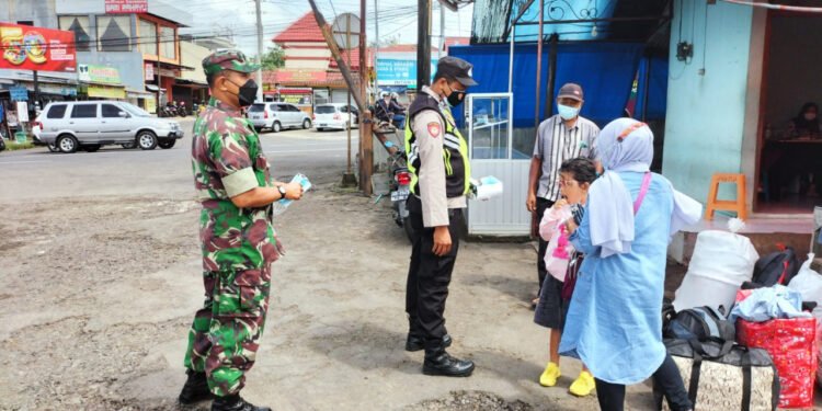 Petugas TNI Polri Gelar Operasi Yustisi Diterminal Dan Pasar.