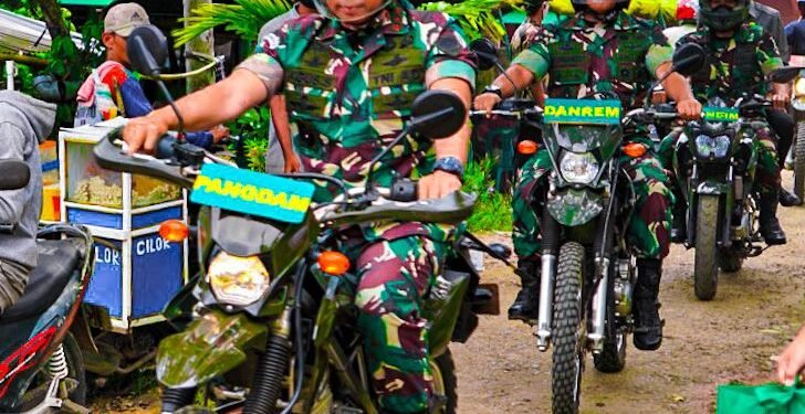 Kejar Target, Pangdam Tinjau Vaksinasi Di Lebak Banten Gunakan Motor.