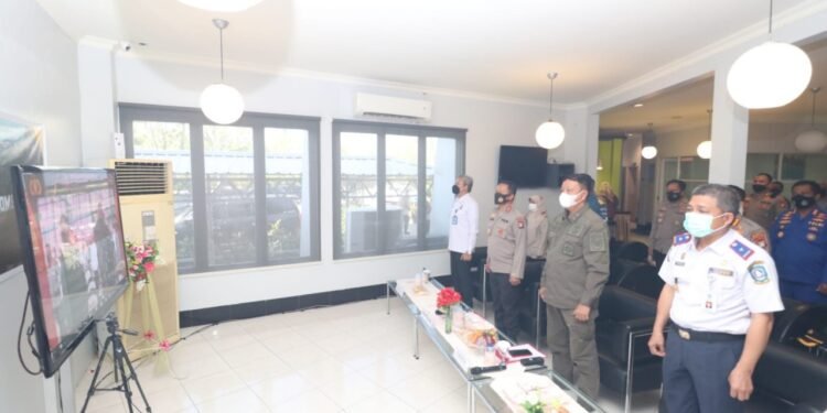 Kapolda Kepri Ikuti Video Conference Launching Aplikasi Monitoring Karantina Presisi Oleh Bapak Kapolri.