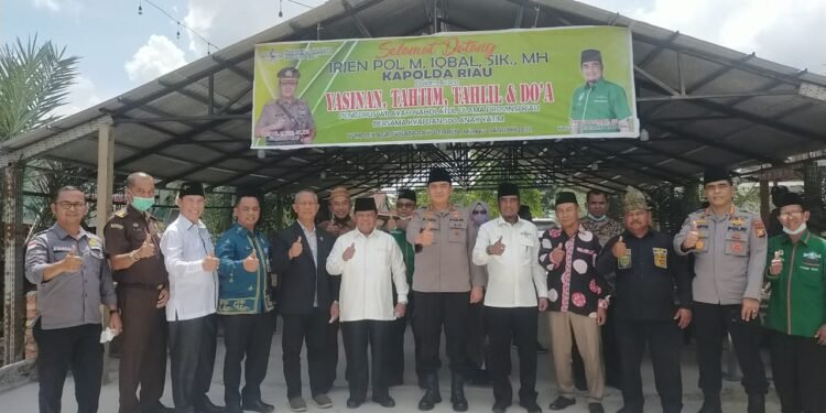 Silaturahmi Bersama Pengurus Wilayah NU Riau, Irjen Iqbal Tanam Kurma dan Salurkan Bantuan.