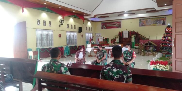 Danpos Koramil Persiapan Sorong Utara Kodim 1802/Sorong, Bersama Jajaran Babinsa Himbau Warga Patuhi Protokol Kesehatan.