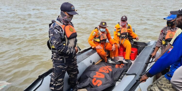 Pos Angkatan Laut Agats Bersama Tim SAR Gabungan Berhasil Menemukan Korban Tenggelam.