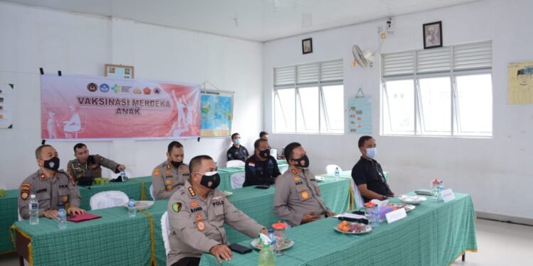 Kapolda Kepri Hadiri Pelaksanaan Vaksinasi Massal Serentak Se-Indonesia Dalam Rangka Percepatan Vaksinasi Merdeka Anak Secara Virtual.