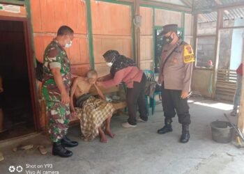 Bersinergi Babinsa dan Babinkamtibmas Talakbroto Sisir Door to Door Vaksinasi Lansia.