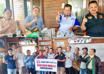 Ketua DPW – MOI Sumbar Serahkan SK Dewan Pembina Sumbar Kepada Dr. H Fauzi Bahar,M.S.i.