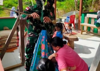Peduli Kesehatan Anggota Satgas Yonif 144/JY Gelar Posyandu Bersama Nakes Puskesmas Perbatasan.